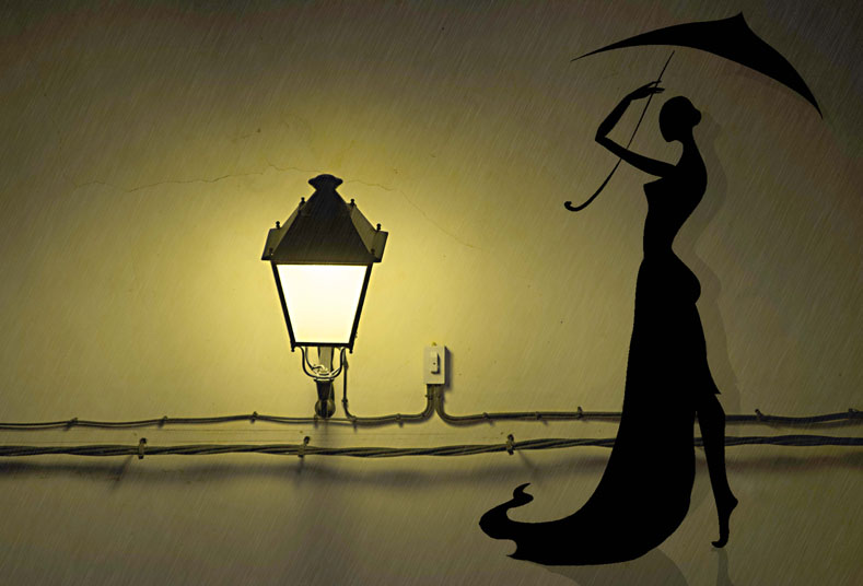 Candélabre et silhouette de femme avec parapluie imp.jpg