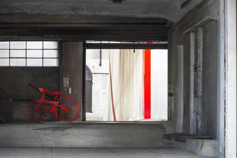 usine orbe004 et vélo rouge.jpg